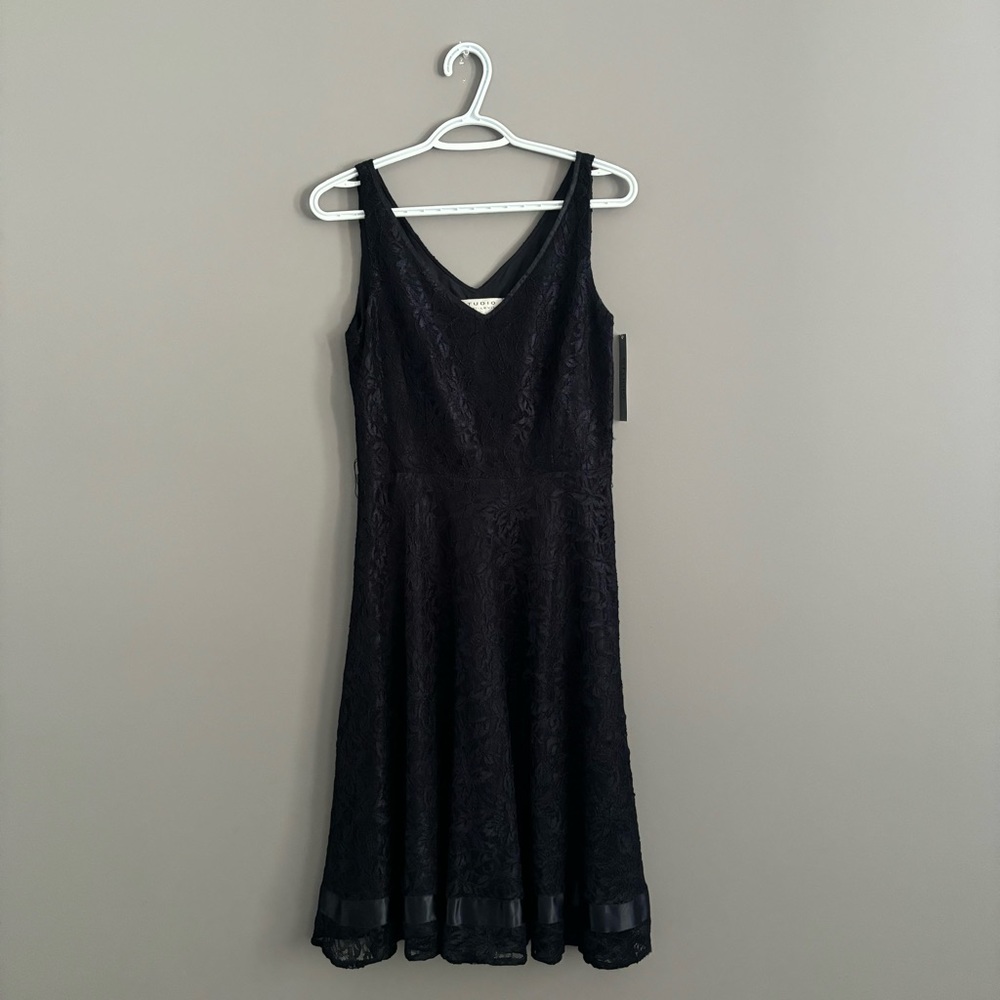 NWT Studio Tahari-Levine Co. Size 6 Navy Lace Dress